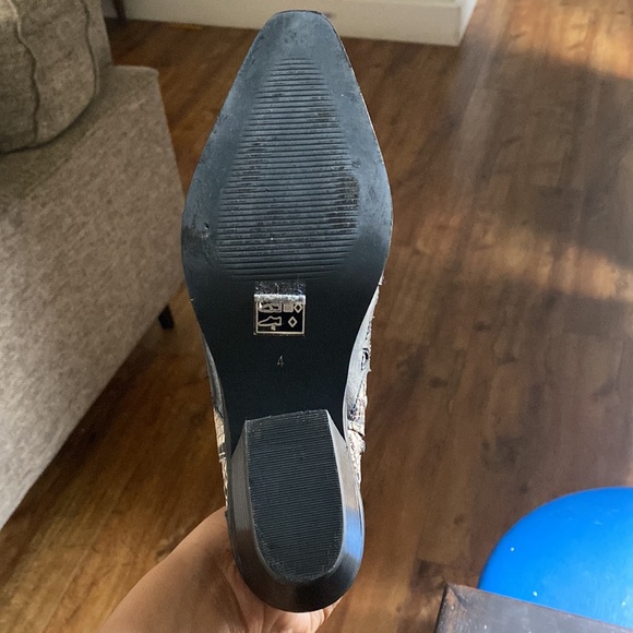 booties - Picture 4 of 4